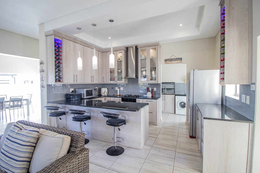 3 Bedroom Property for Sale in Pearl Bay Western Cape